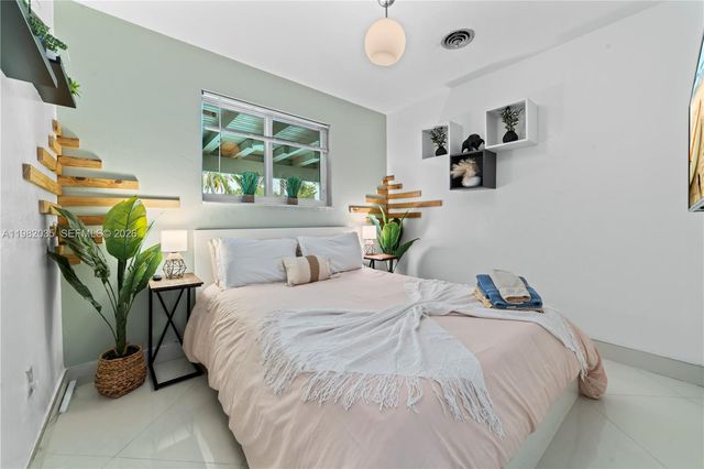 19440 NE 18th Pl, Miami, FL 33179