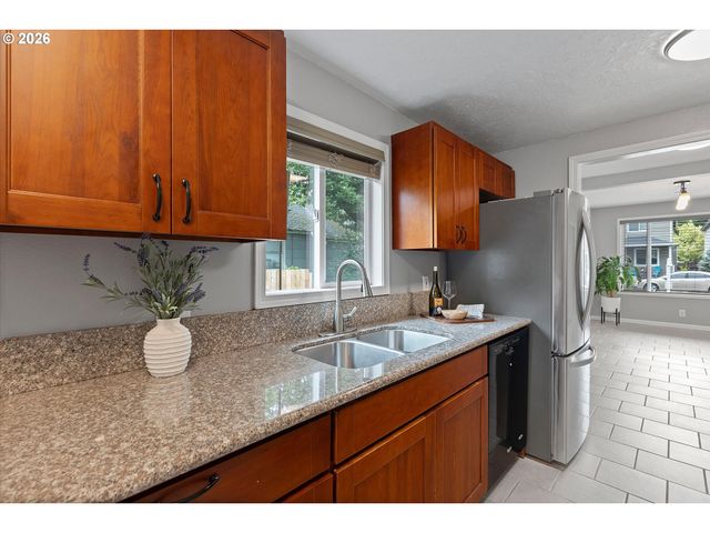 5416 Se KNAPP St, Portland, OR 97206