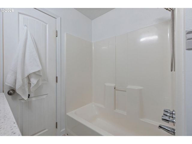 5416 Se KNAPP St, Portland, OR 97206