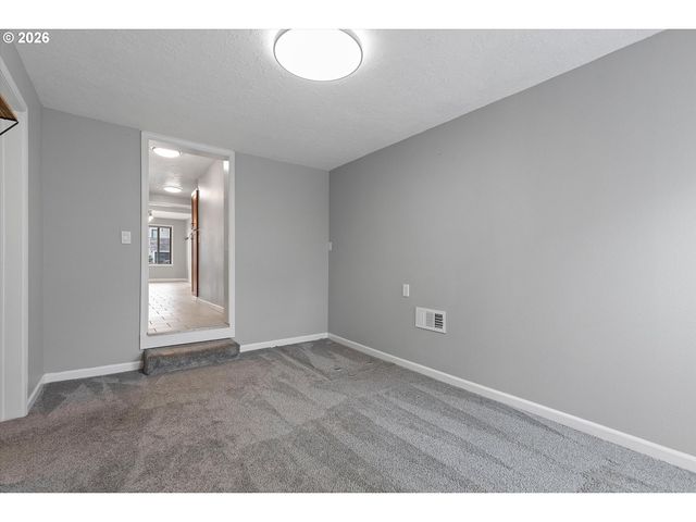 5416 Se KNAPP St, Portland, OR 97206