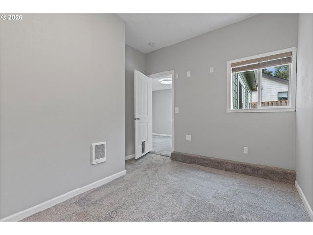 5416 Se KNAPP St, Portland, OR 97206
