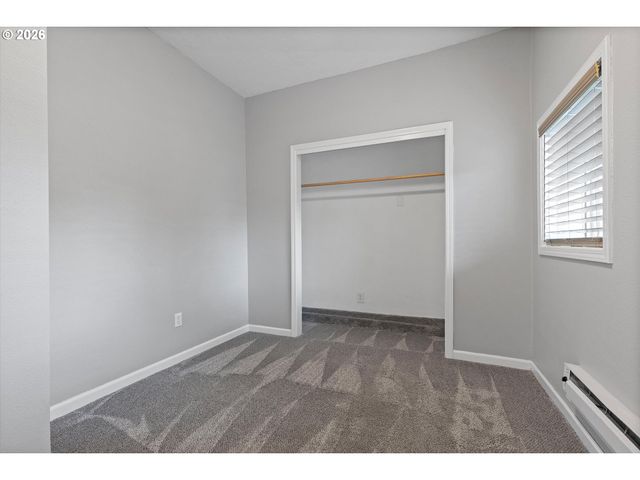 5416 Se KNAPP St, Portland, OR 97206