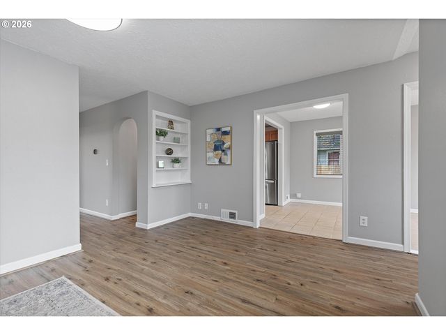 5416 Se KNAPP St, Portland, OR 97206