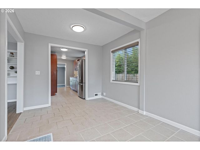 5416 Se KNAPP St, Portland, OR 97206