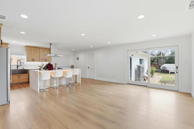 700 Eschenburg Drive, Gilroy, CA 95020