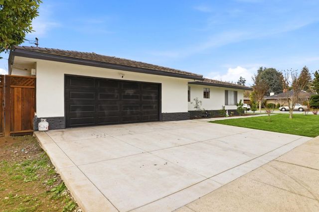 700 Eschenburg Drive, Gilroy, CA 95020