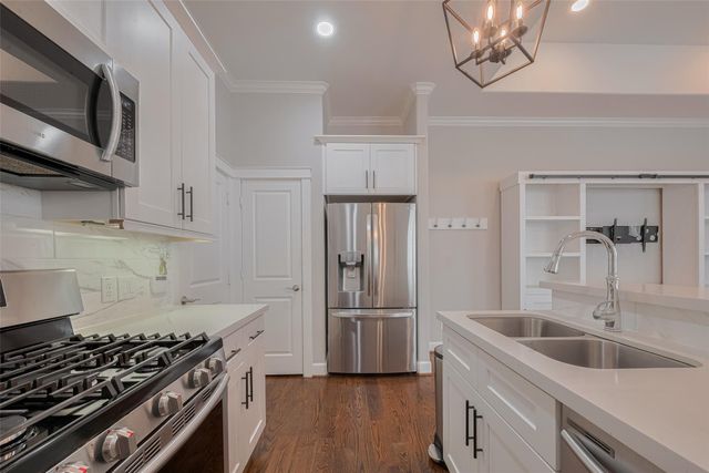 854 W 20th Street, Houston, TX 77008