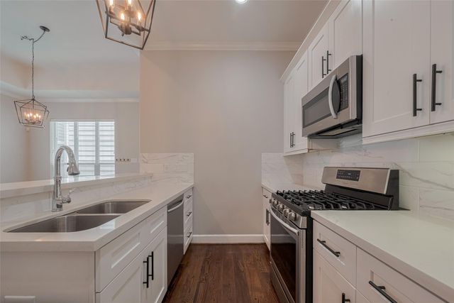 854 W 20th Street, Houston, TX 77008