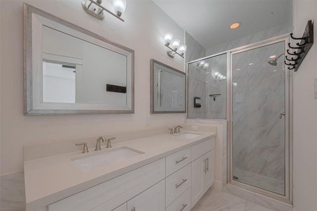 854 W 20th Street, Houston, TX 77008