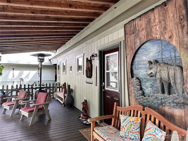 131 Nisqually Way, Ashford, WA 98304