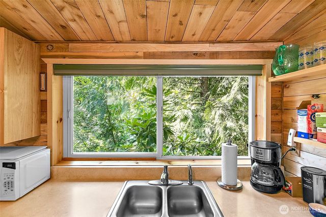 131 Nisqually Way, Ashford, WA 98304