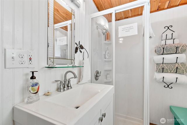 131 Nisqually Way, Ashford, WA 98304