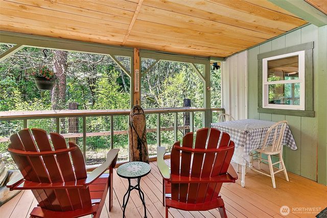 131 Nisqually Way, Ashford, WA 98304