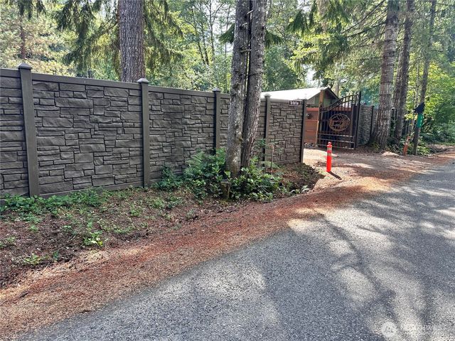 131 Nisqually Way, Ashford, WA 98304