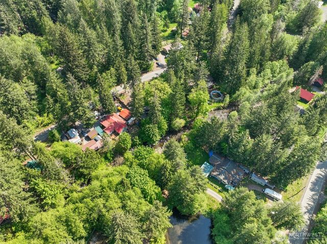 131 Nisqually Way, Ashford, WA 98304