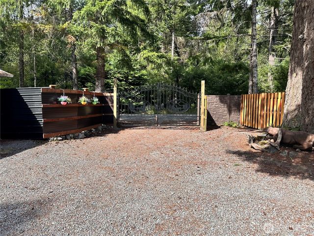 131 Nisqually Way, Ashford, WA 98304