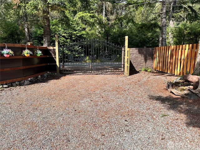 131 Nisqually Way, Ashford, WA 98304