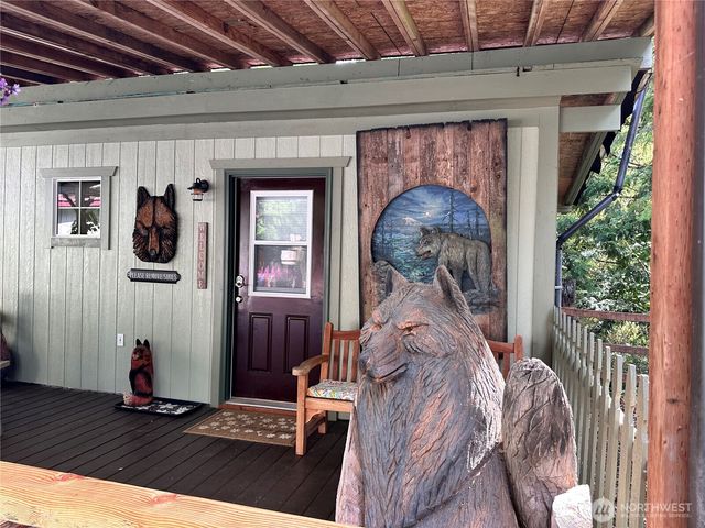 131 Nisqually Way, Ashford, WA 98304