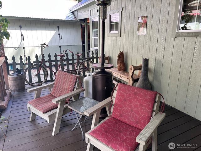 131 Nisqually Way, Ashford, WA 98304