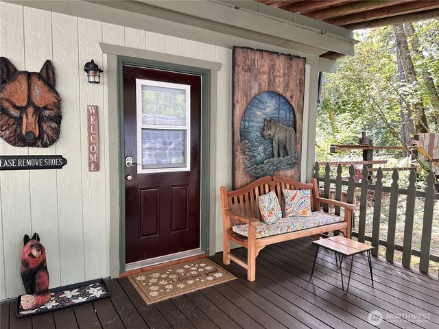 131 Nisqually Way, Ashford, WA 98304