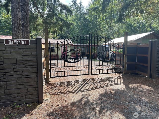 131 Nisqually Way, Ashford, WA 98304