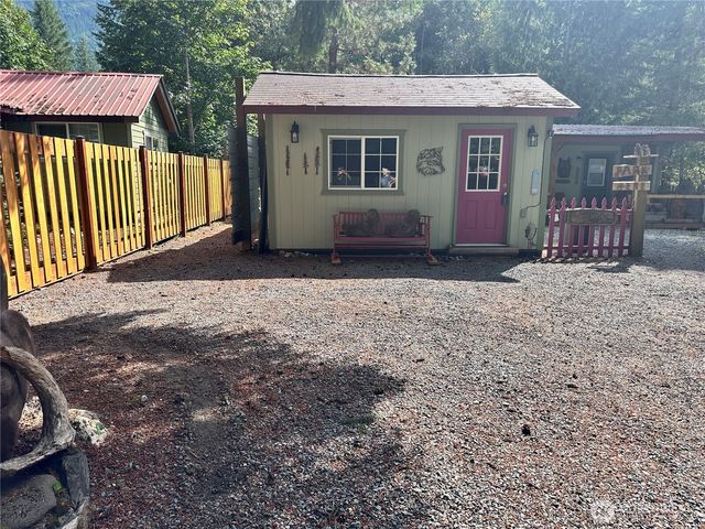 131 Nisqually Way, Ashford, WA 98304