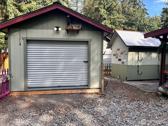 131 Nisqually Way, Ashford, WA 98304