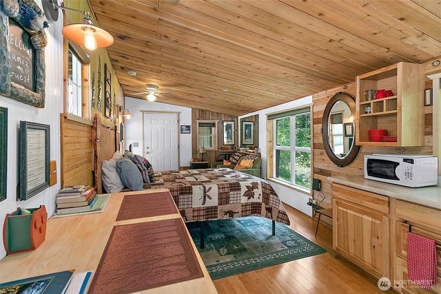 131 Nisqually Way, Ashford, WA 98304