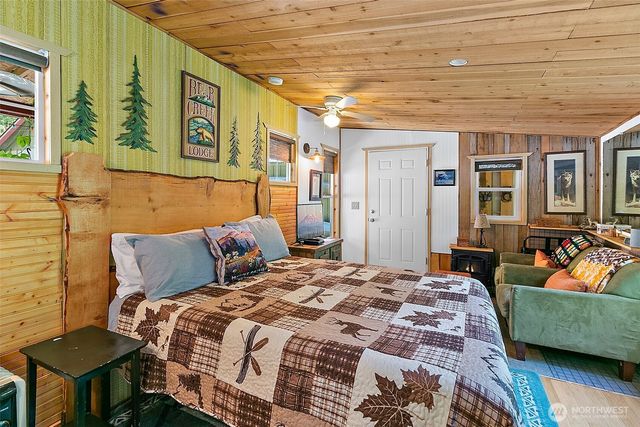 131 Nisqually Way, Ashford, WA 98304