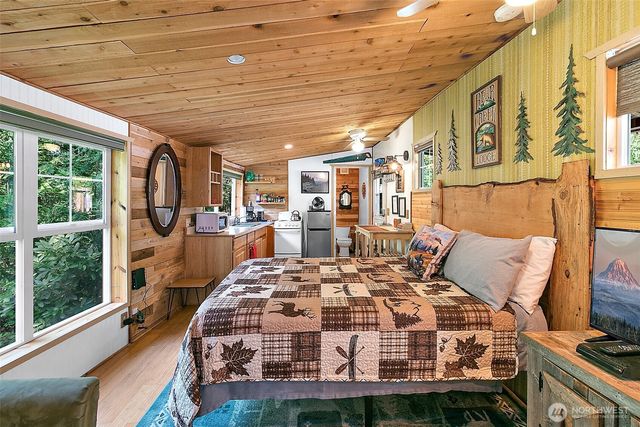 131 Nisqually Way, Ashford, WA 98304
