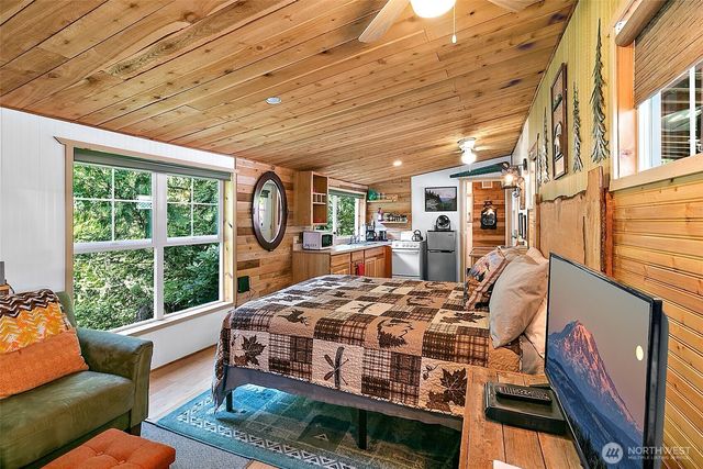 131 Nisqually Way, Ashford, WA 98304