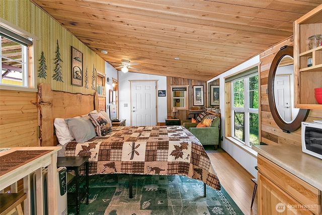 131 Nisqually Way, Ashford, WA 98304