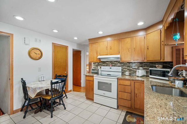21 Brookside Circle, Wethersfield, CT 06109