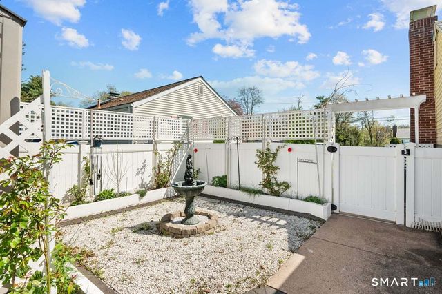 21 Brookside Circle, Wethersfield, CT 06109