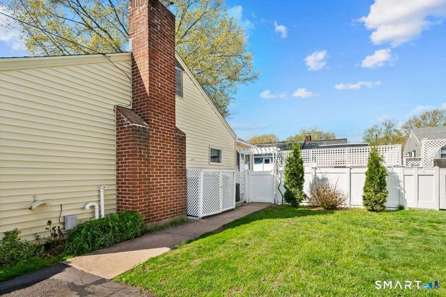 21 Brookside Circle, Wethersfield, CT 06109