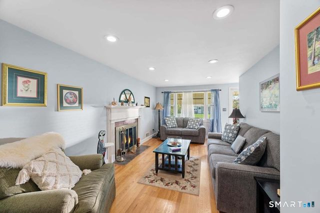 21 Brookside Circle, Wethersfield, CT 06109