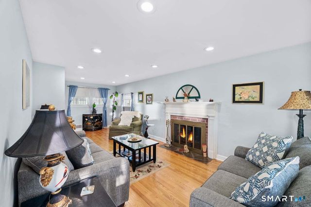 21 Brookside Circle, Wethersfield, CT 06109