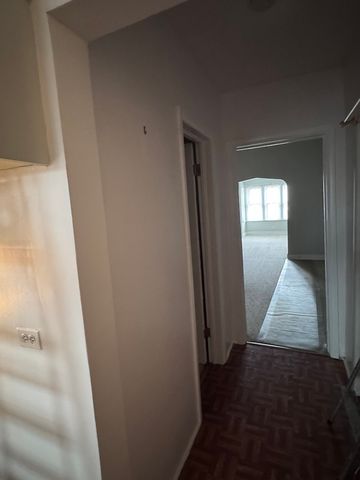2454 W DIVERSEY Avenue 2, Chicago, IL 60647