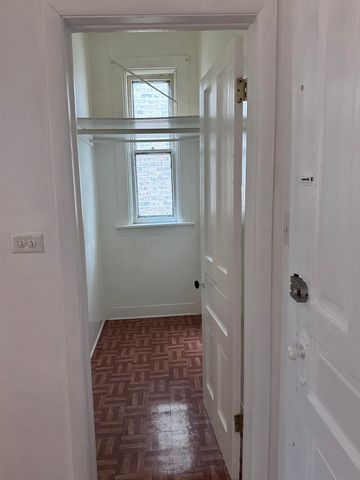 2454 W DIVERSEY Avenue 2, Chicago, IL 60647