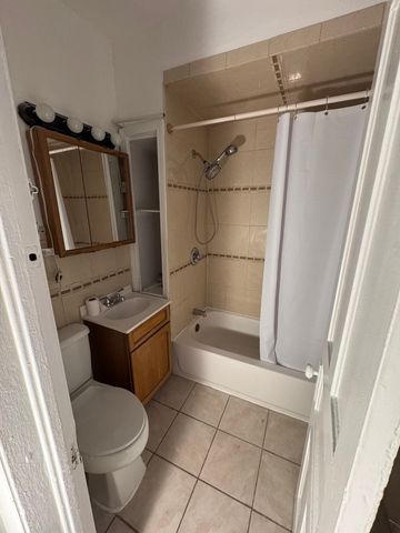 2454 W DIVERSEY Avenue 2, Chicago, IL 60647