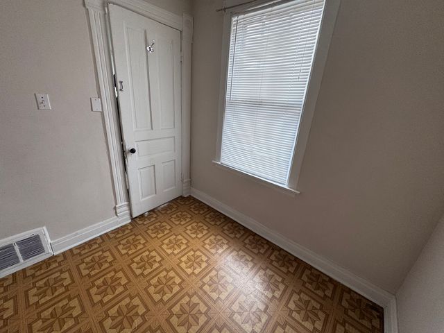 2454 W DIVERSEY Avenue 2, Chicago, IL 60647