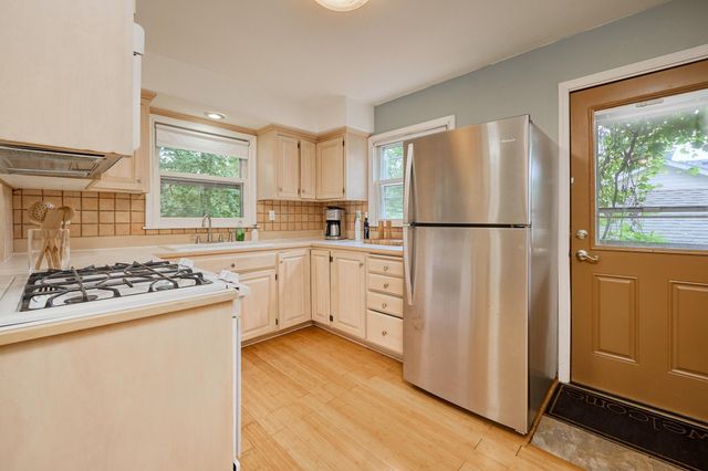 8801 Lakeview Road, Bloomington, MN 55438