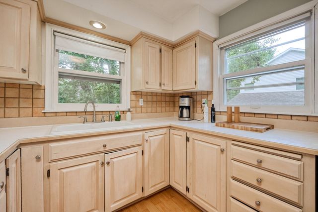 8801 Lakeview Road, Bloomington, MN 55438