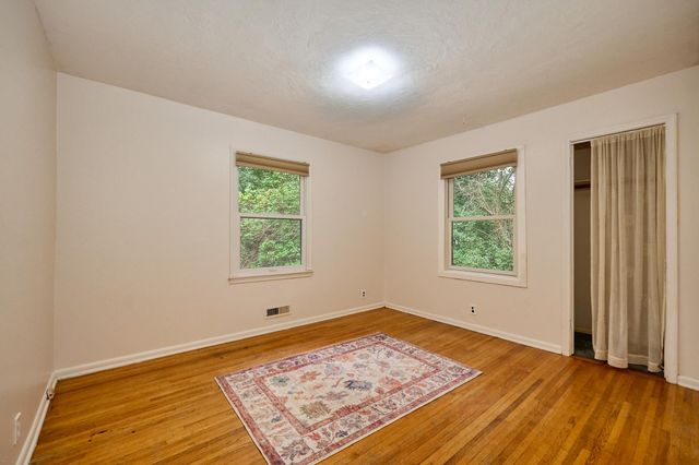 8801 Lakeview Road, Bloomington, MN 55438