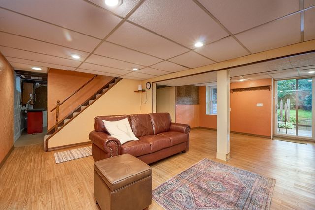 8801 Lakeview Road, Bloomington, MN 55438