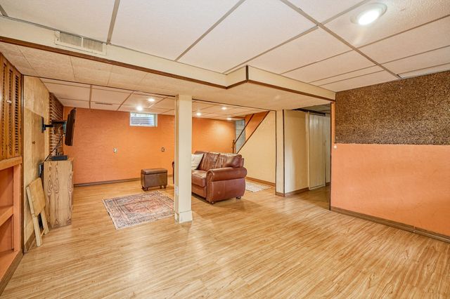 8801 Lakeview Road, Bloomington, MN 55438