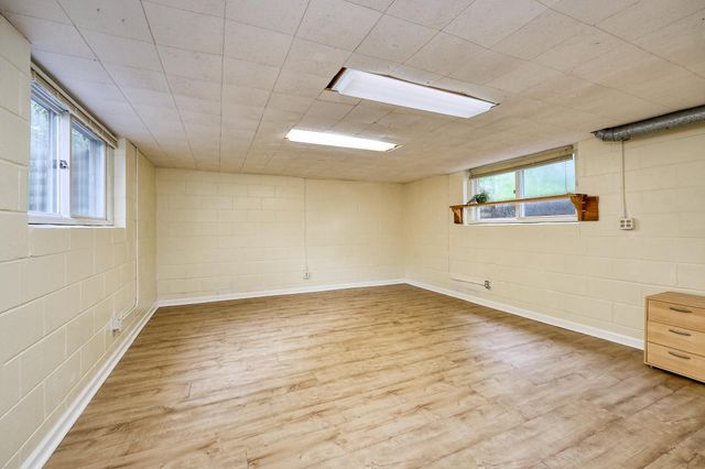 8801 Lakeview Road, Bloomington, MN 55438