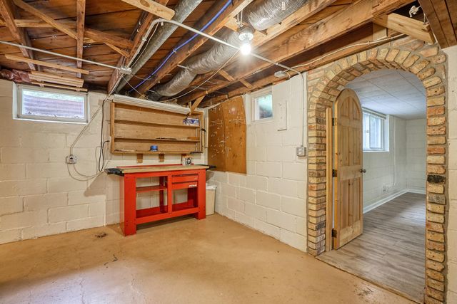 8801 Lakeview Road, Bloomington, MN 55438