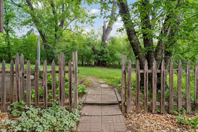 8801 Lakeview Road, Bloomington, MN 55438