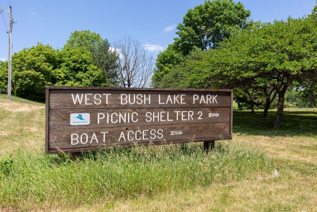 8801 Lakeview Road, Bloomington, MN 55438